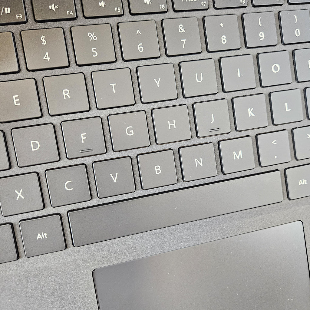 Microsoft Surface Pro 7 12.3 Black WiFi 1.3 GHz Intel Core i7 10th Gen. 16GB RAM 256GB Solid State Drive
