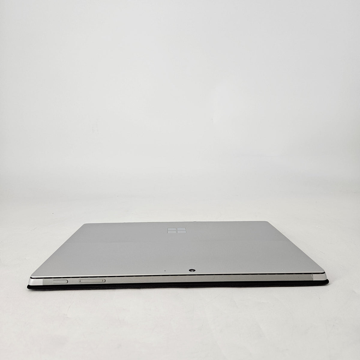 Microsoft Surface Pro 7 12.3 Black WiFi 1.3 GHz Intel Core i7 10th Gen. 16GB RAM 256GB Solid State Drive