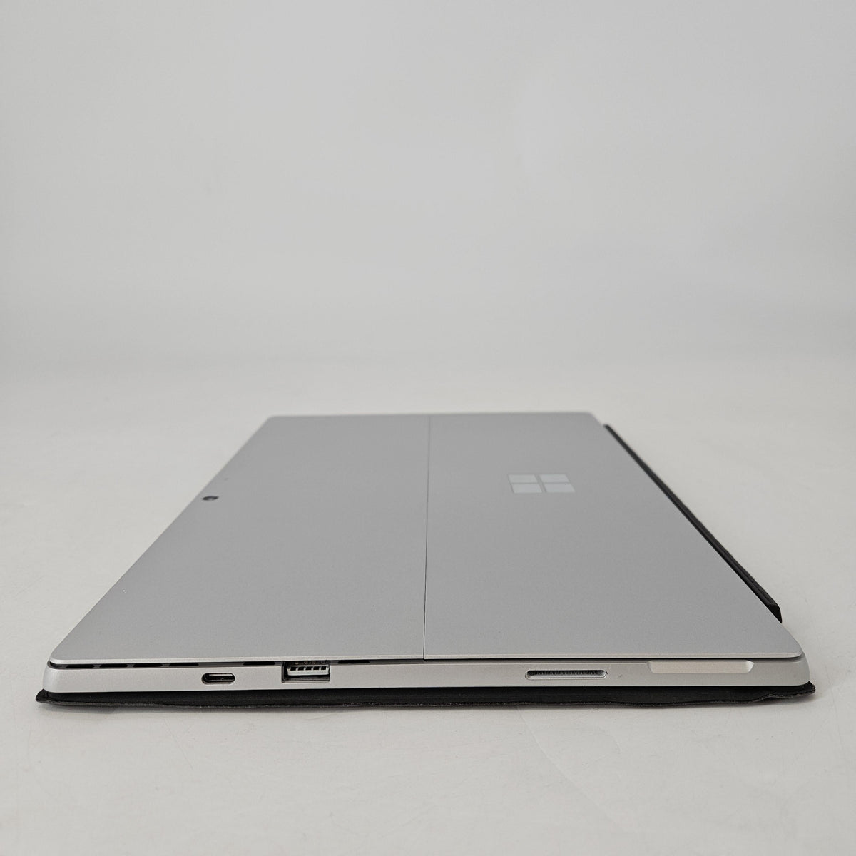 Microsoft Surface Pro 7 12.3 Black WiFi 1.3 GHz Intel Core i7 10th Gen. 16GB RAM 256GB Solid State Drive