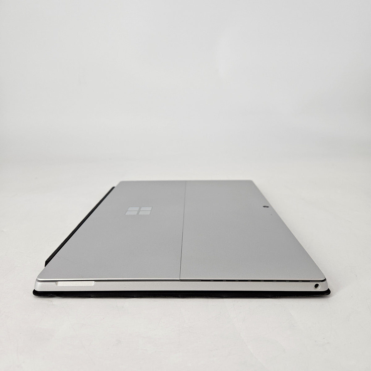 Microsoft Surface Pro 7 12.3 Black WiFi 1.3 GHz Intel Core i7 10th Gen. 16GB RAM 256GB Solid State Drive