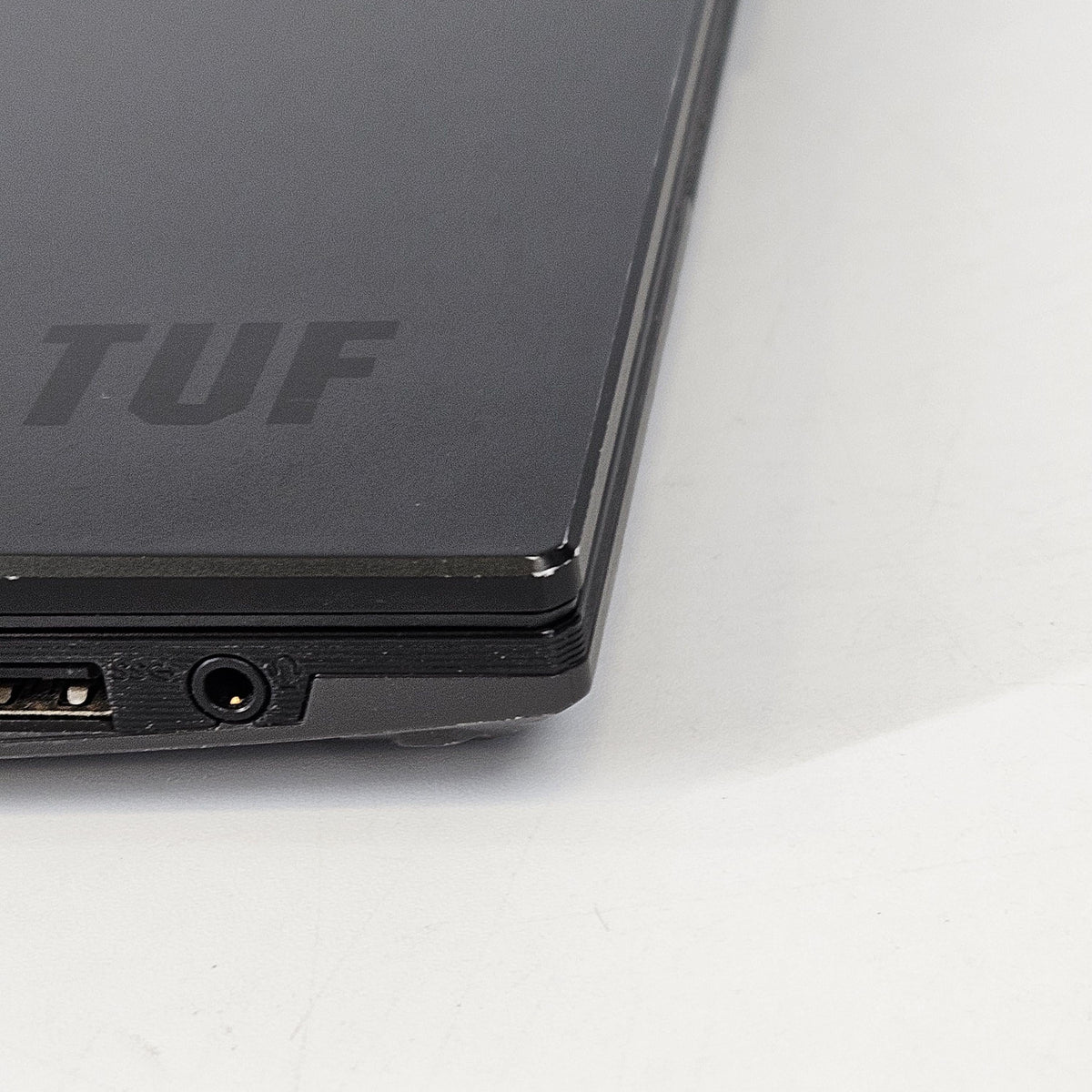 TUF A16 16 Black 3.2 GHz AMD Ryzen 7 7735HS 32GB RAM 1TB Solid State Drive AMD Radeon RX 7600S 8 GB