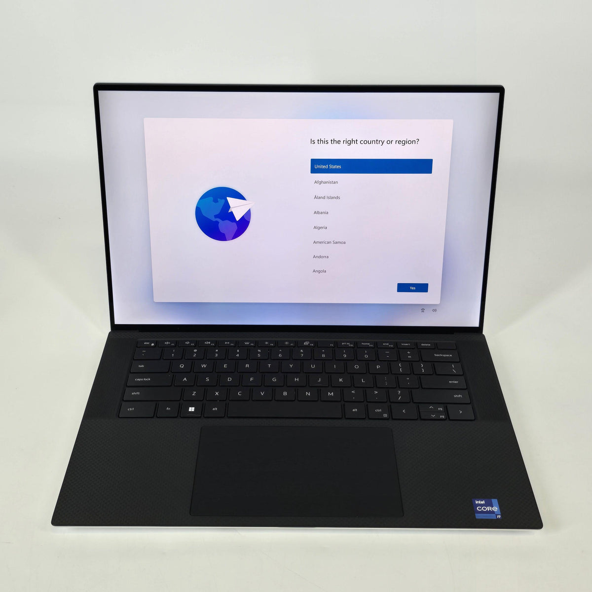 Dell XPS 15 9520 Silver 2.5 GHz Intel Core i9 12th Gen. 32GB RAM 1TB Solid State Drive NVIDIA GeForce RTX 3050 Ti 4 GB