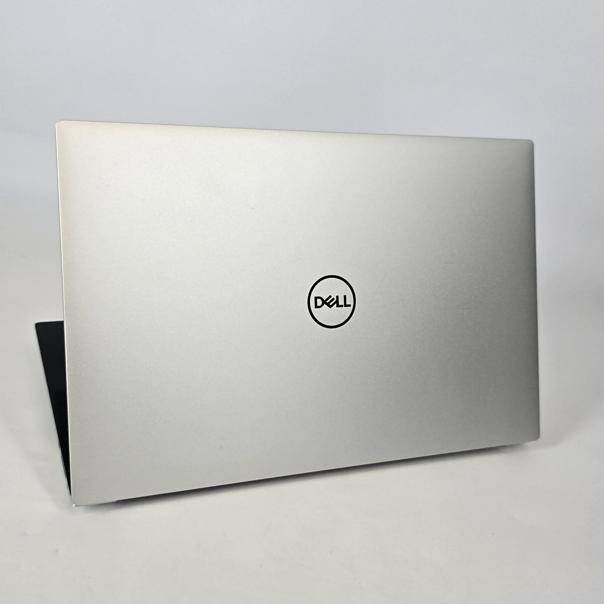 Dell XPS 15 9520 Silver 2.5 GHz Intel Core i9 12th Gen. 32GB RAM 1TB Solid State Drive NVIDIA GeForce RTX 3050 Ti 4 GB
