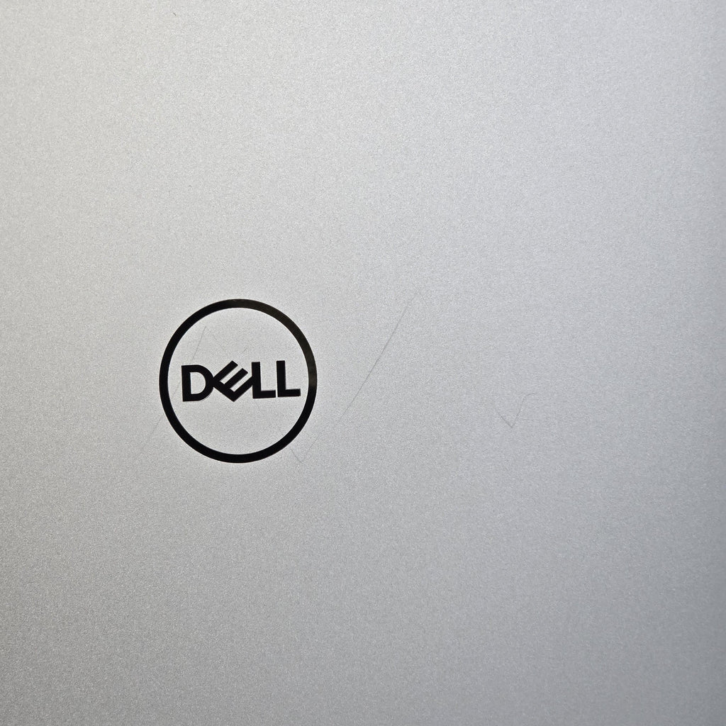 Dell XPS 15 9520 Silver 2.5 GHz Intel Core i9 12th Gen. 32GB RAM 1TB Solid State Drive NVIDIA GeForce RTX 3050 Ti 4 GB