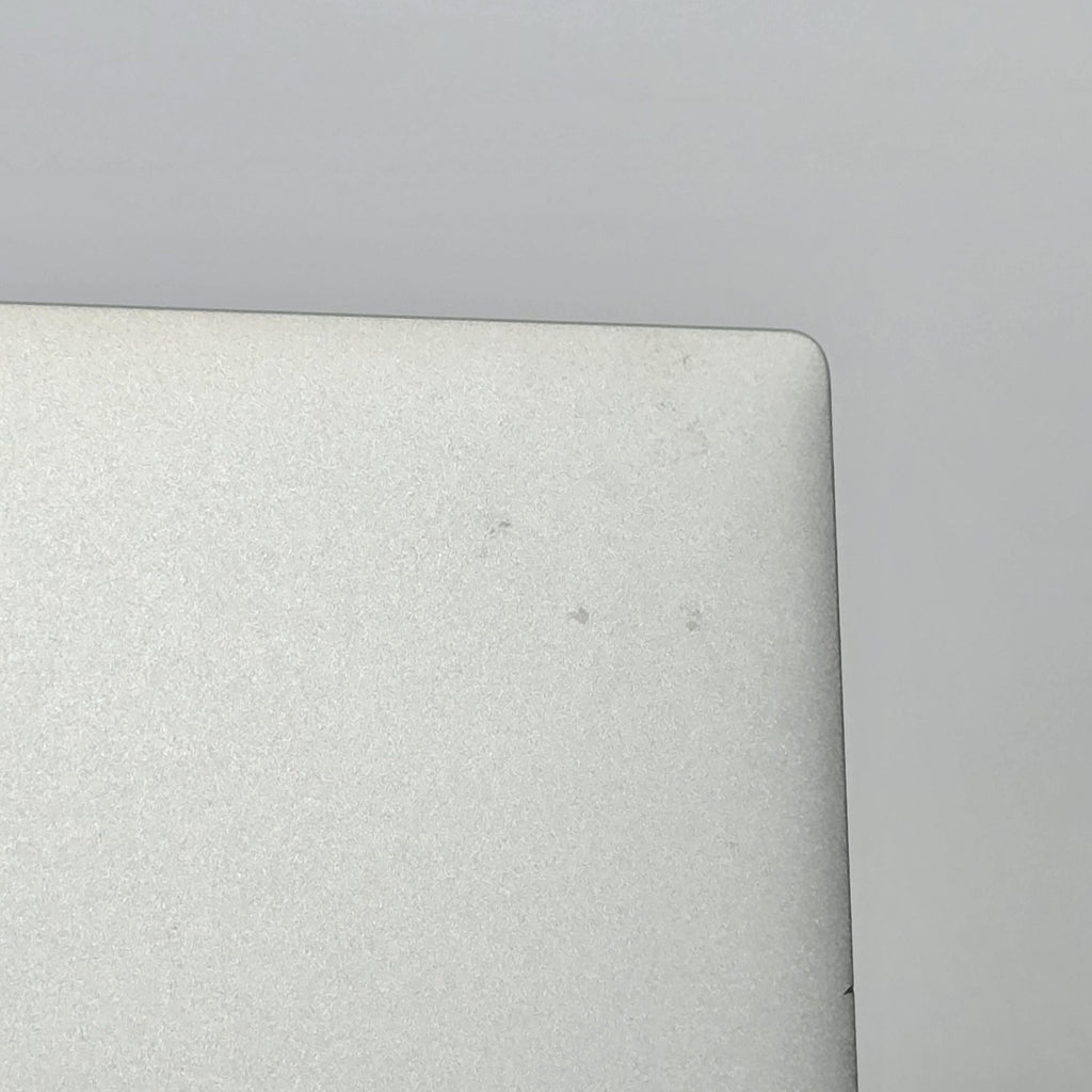Dell XPS 15 9520 Silver 2.5 GHz Intel Core i9 12th Gen. 32GB RAM 1TB Solid State Drive NVIDIA GeForce RTX 3050 Ti 4 GB