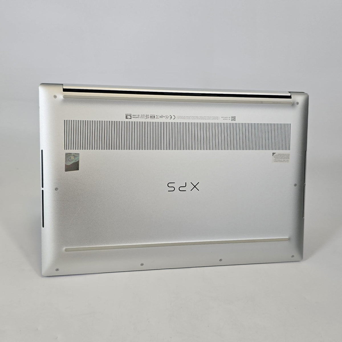 Dell XPS 15 9520 Silver 2.5 GHz Intel Core i9 12th Gen. 32GB RAM 1TB Solid State Drive NVIDIA GeForce RTX 3050 Ti 4 GB