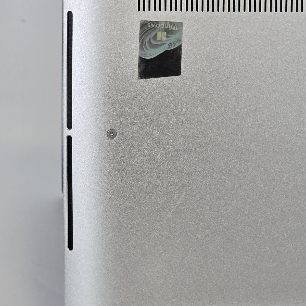 Dell XPS 15 9520 Silver 2.5 GHz Intel Core i9 12th Gen. 32GB RAM 1TB Solid State Drive NVIDIA GeForce RTX 3050 Ti 4 GB