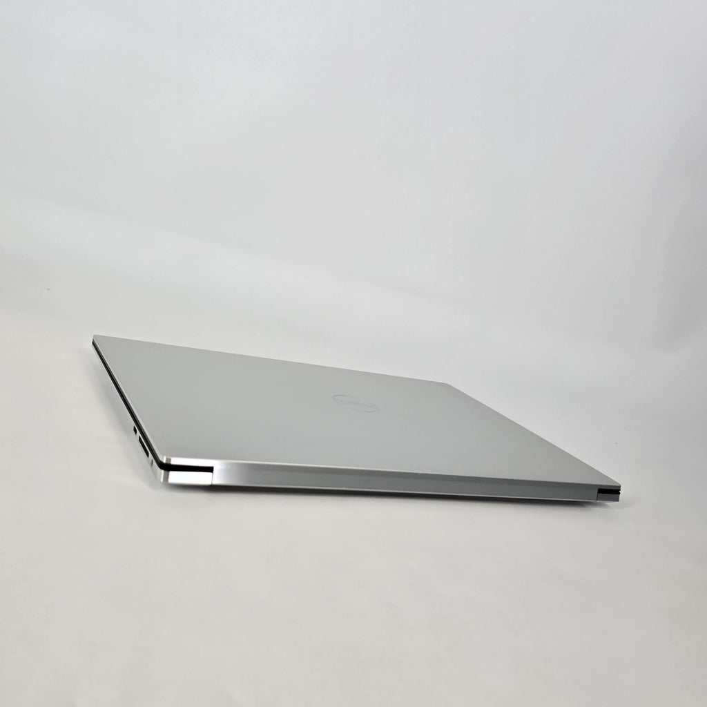 Dell XPS 15 9520 Silver 2.5 GHz Intel Core i9 12th Gen. 32GB RAM 1TB Solid State Drive NVIDIA GeForce RTX 3050 Ti 4 GB