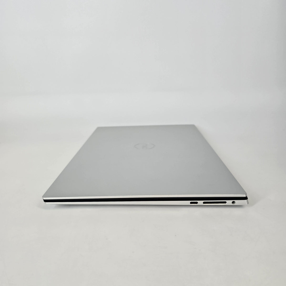Dell XPS 15 9520 Silver 2.5 GHz Intel Core i9 12th Gen. 32GB RAM 1TB Solid State Drive NVIDIA GeForce RTX 3050 Ti 4 GB