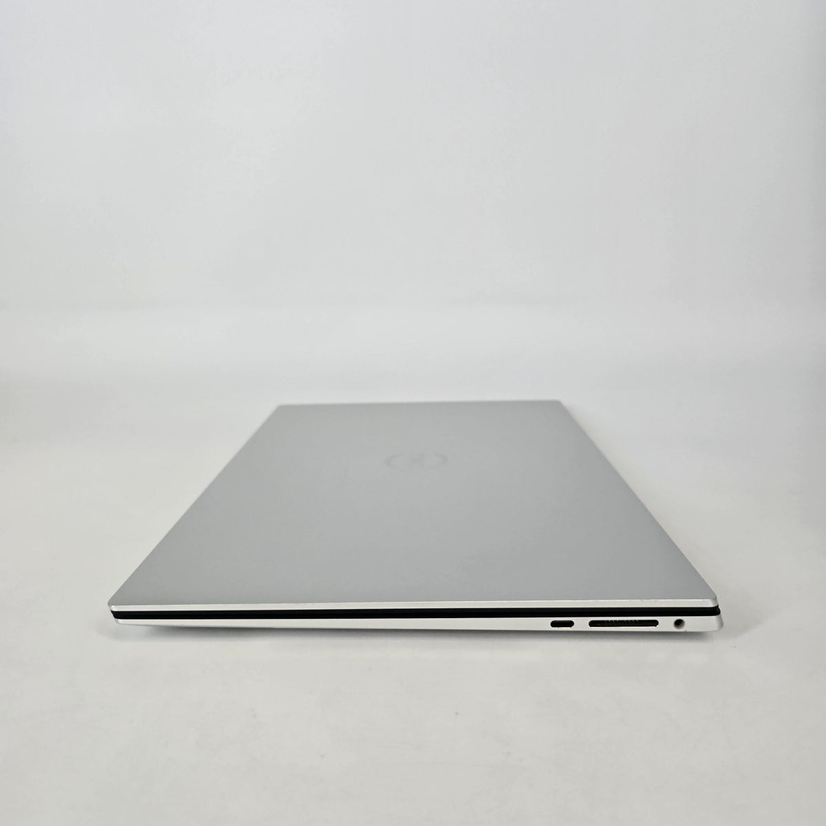 Dell XPS 15 9510 Silver 2.5 GHz Intel Core i9 11th Gen. 32GB RAM 1TB Solid State Drive NVIDIA GeForce RTX 3050 Ti 4 GB