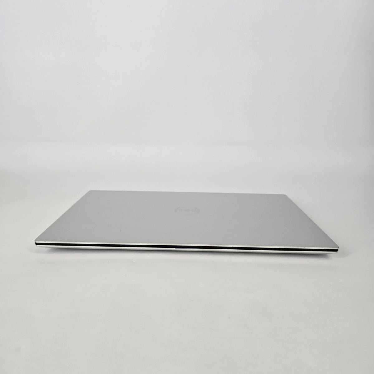 Dell XPS 15 9510 Silver 2.5 GHz Intel Core i9 11th Gen. 32GB RAM 1TB Solid State Drive NVIDIA GeForce RTX 3050 Ti 4 GB