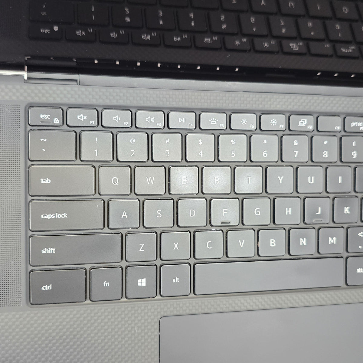 Dell XPS 15 9510 Silver 2.5 GHz Intel Core i9 11th Gen. 32GB RAM 1TB Solid State Drive NVIDIA GeForce RTX 3050 Ti 4 GB
