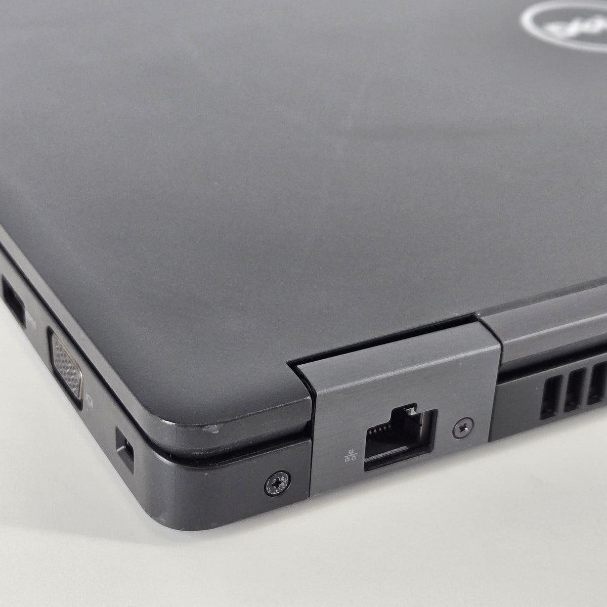 Dell Precision 3520 15.6 Black 2.8 GHz Intel Core i5 7th Gen. 16GB RAM 512GB Solid State Drive NVIDIA Quadro M620 2 GB