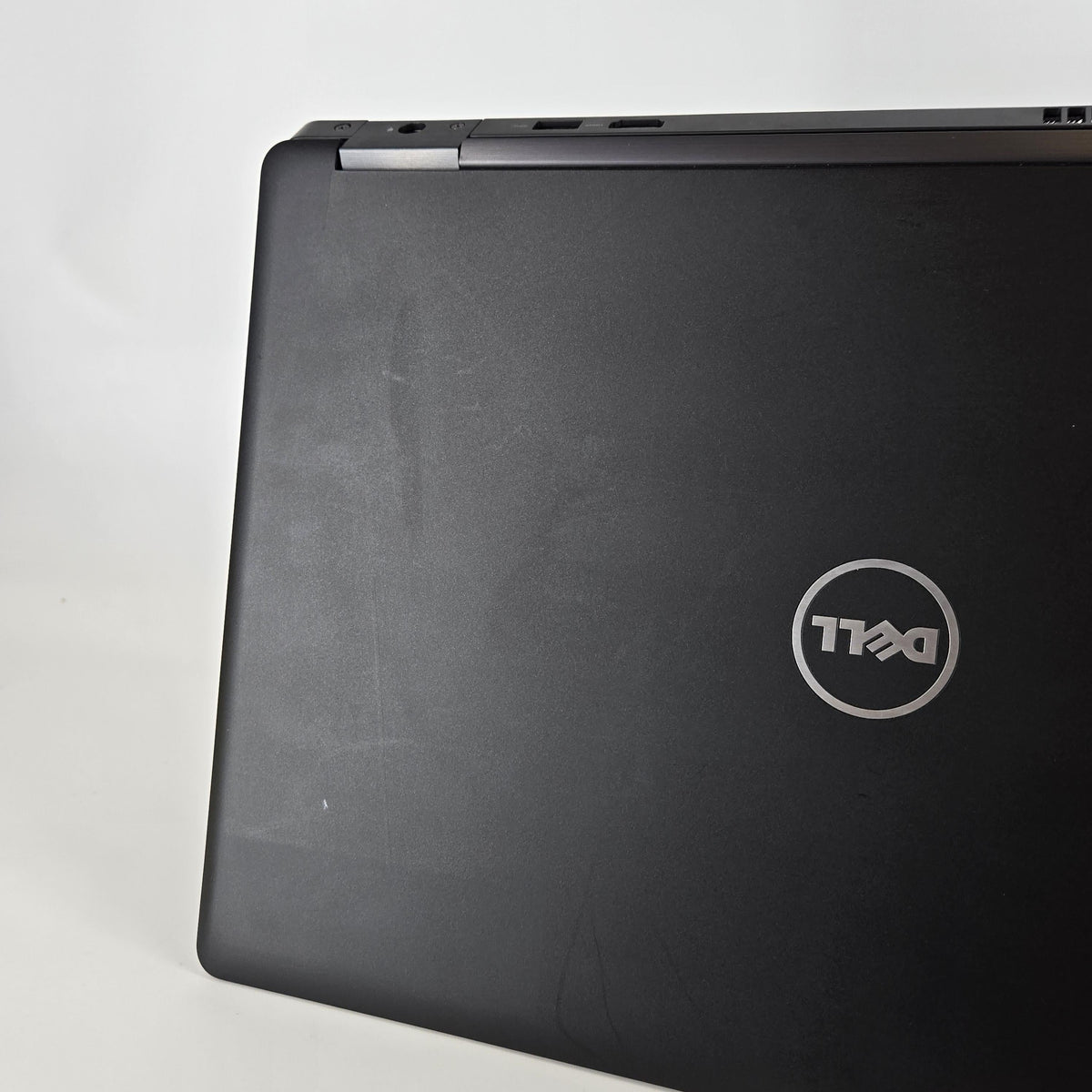Dell Precision 3520 15.6 Black 2.8 GHz Intel Core i5 7th Gen. 16GB RAM 512GB Solid State Drive NVIDIA Quadro M620 2 GB