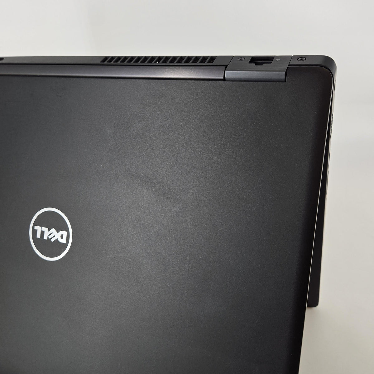 Dell Precision 3520 15.6 Black 2.8 GHz Intel Core i5 7th Gen. 16GB RAM 512GB Solid State Drive NVIDIA Quadro M620 2 GB