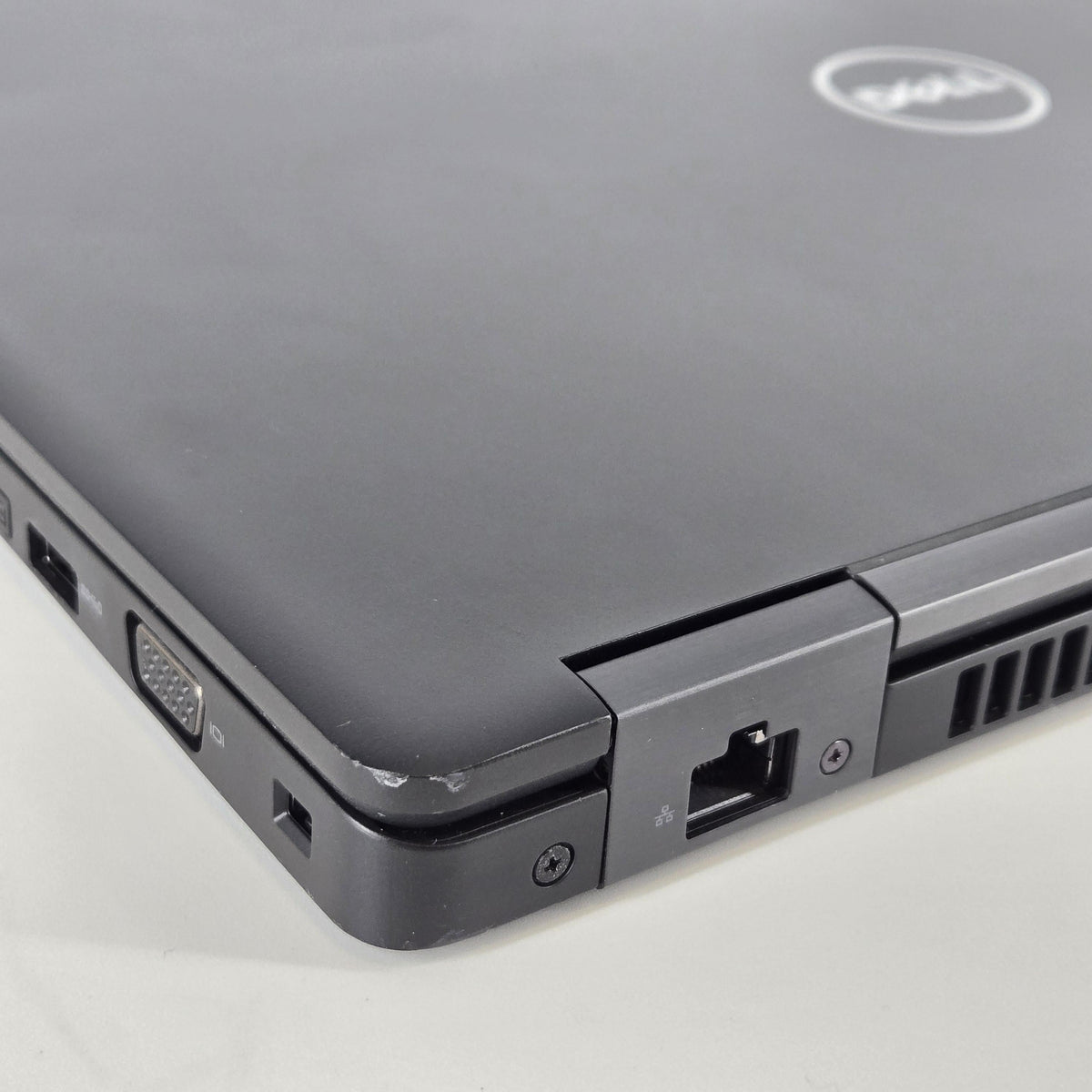 Dell Precision 3520 15.6 Black 2.8 GHz Intel Core i5 7th Gen. 16GB RAM 512GB Solid State Drive NVIDIA Quadro M620 2 GB