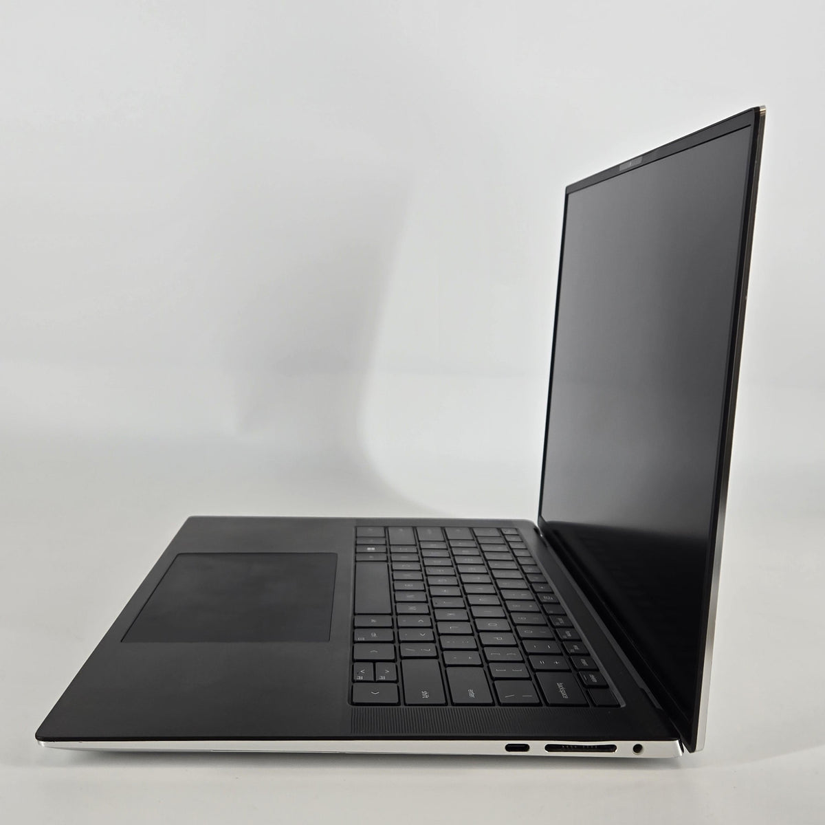 Dell XPS 15 9520 Silver 2.3 GHz Intel Core i7 12th Gen. 64GB RAM 512GB Solid State Drive NVIDIA GeForce RTX 3050 4 GB