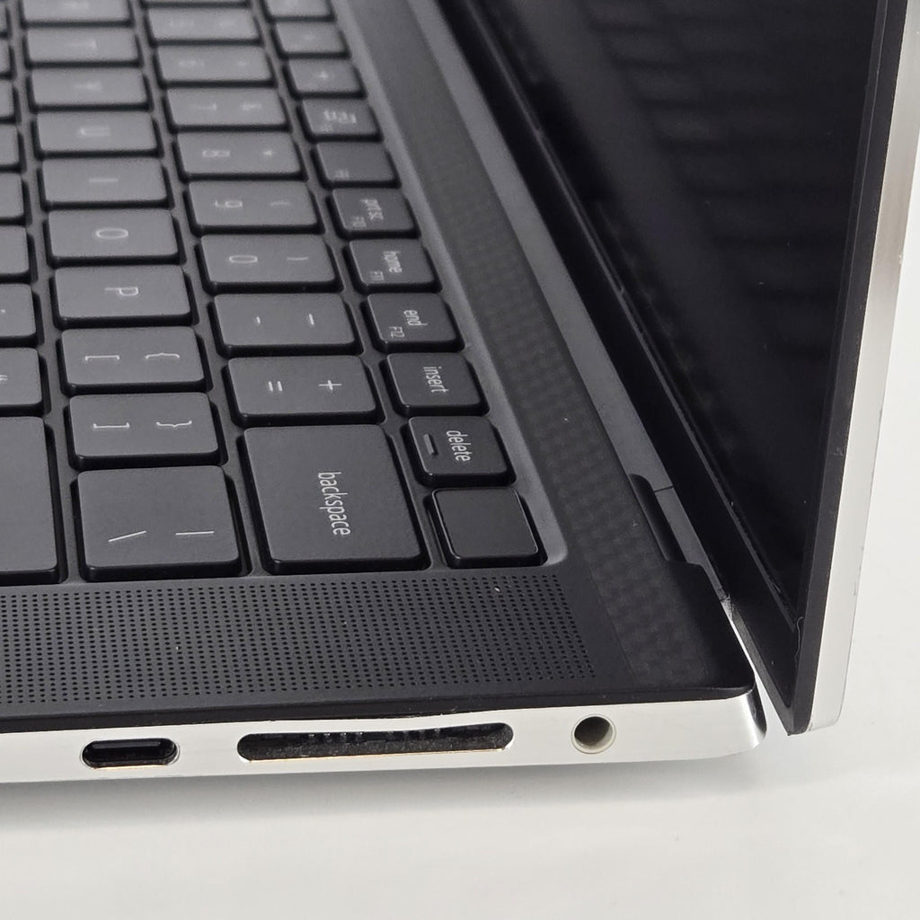 Dell XPS 15 9520 Silver 2.3 GHz Intel Core i7 12th Gen. 64GB RAM 512GB Solid State Drive NVIDIA GeForce RTX 3050 4 GB