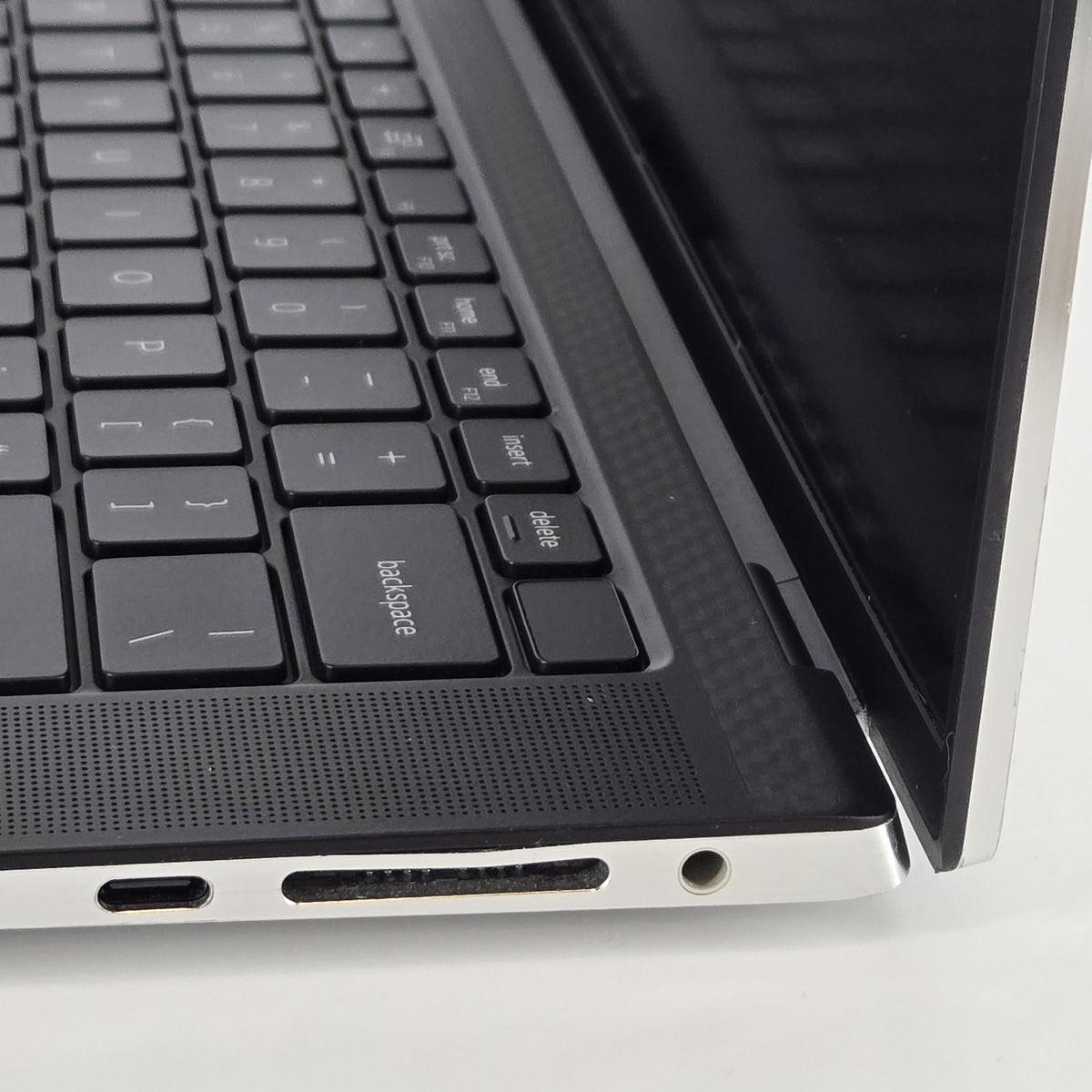 Dell XPS 15 9520 Silver 2.3 GHz Intel Core i7 12th Gen. 64GB RAM 512GB Solid State Drive NVIDIA GeForce RTX 3050 4 GB