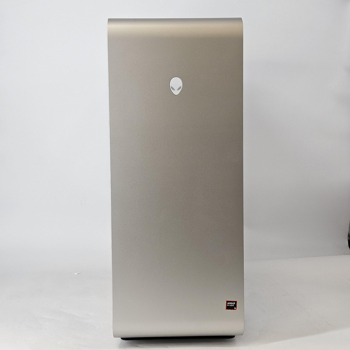 Alienware Area-51 AAT2265 AMD Ryzen 9 9955HX 64GB RAM 2TB Solid State Drive NVIDIA GeForce RTX 5090 32 GB