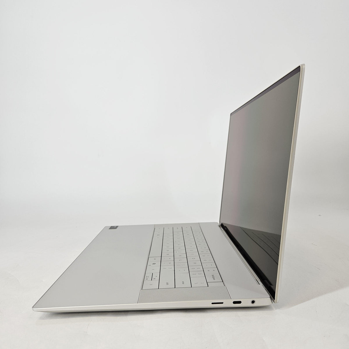XPS 16 9640 Platinum 2.5 GHz Intel Core Ultra 9 32GB RAM 1TB Solid State Drive NVIDIA GeForce RTX 4070 8 GB