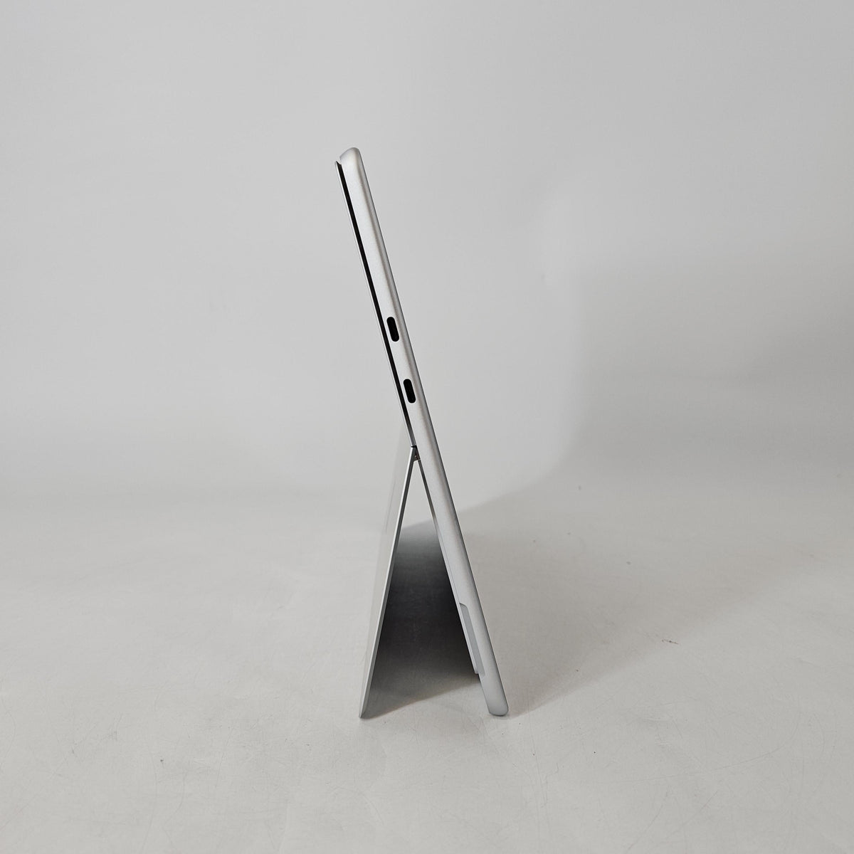 Microsoft Surface Pro 11 13 Silver WiFi 2.1 GHz Intel Core Ultra 5 Series 2 16GB RAM 256GB Solid State Drive