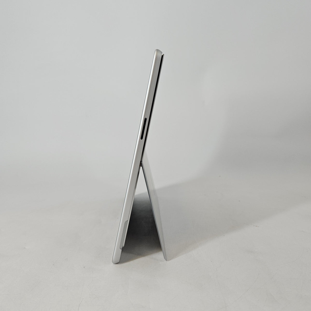 Microsoft Surface Pro 11 13 Silver WiFi 2.1 GHz Intel Core Ultra 5 Series 2 16GB RAM 256GB Solid State Drive