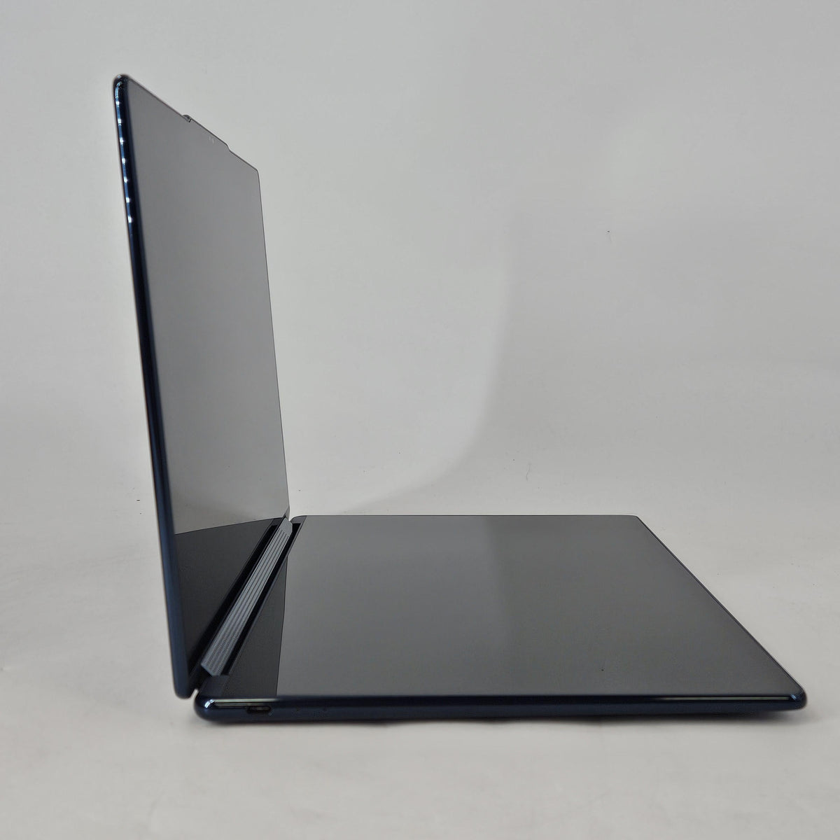 Lenovo Yoga Book 9i 13.3 Blue 2.0 GHz Intel Core Ultra 7 Series 2 16GB RAM 1TB Solid State Drive