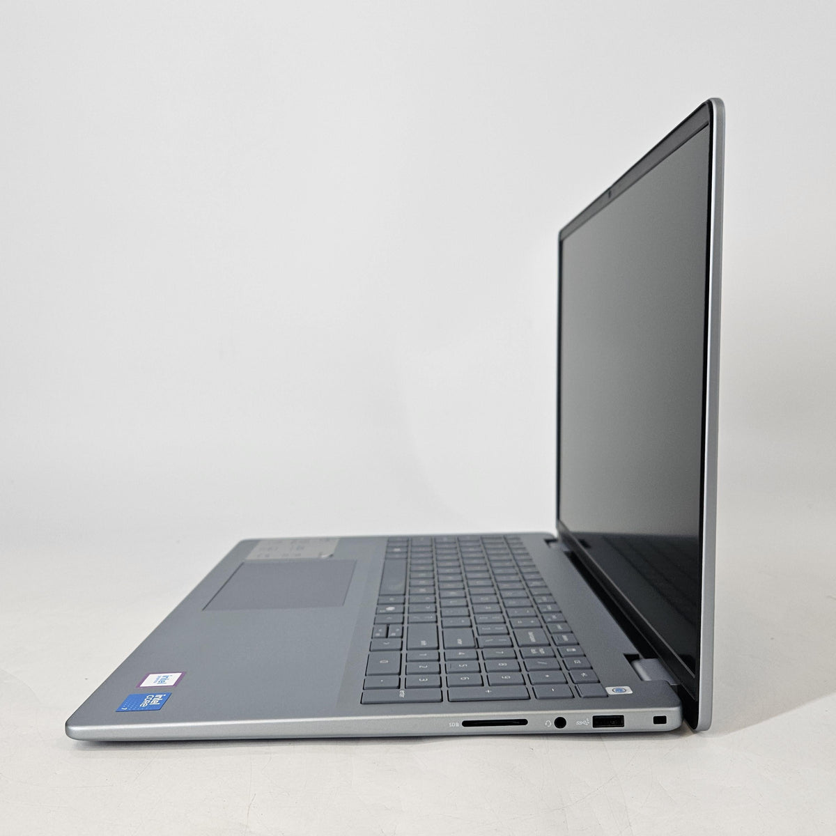 Inspiron 5640 16 Blue 1.8 GHz Intel Core 7 32GB RAM 1TB Solid State Drive