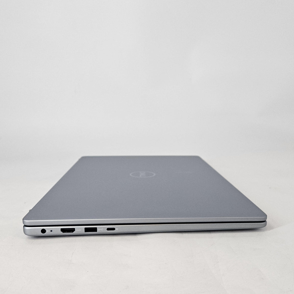 Inspiron 5640 16 Blue 1.8 GHz Intel Core 7 32GB RAM 1TB Solid State Drive