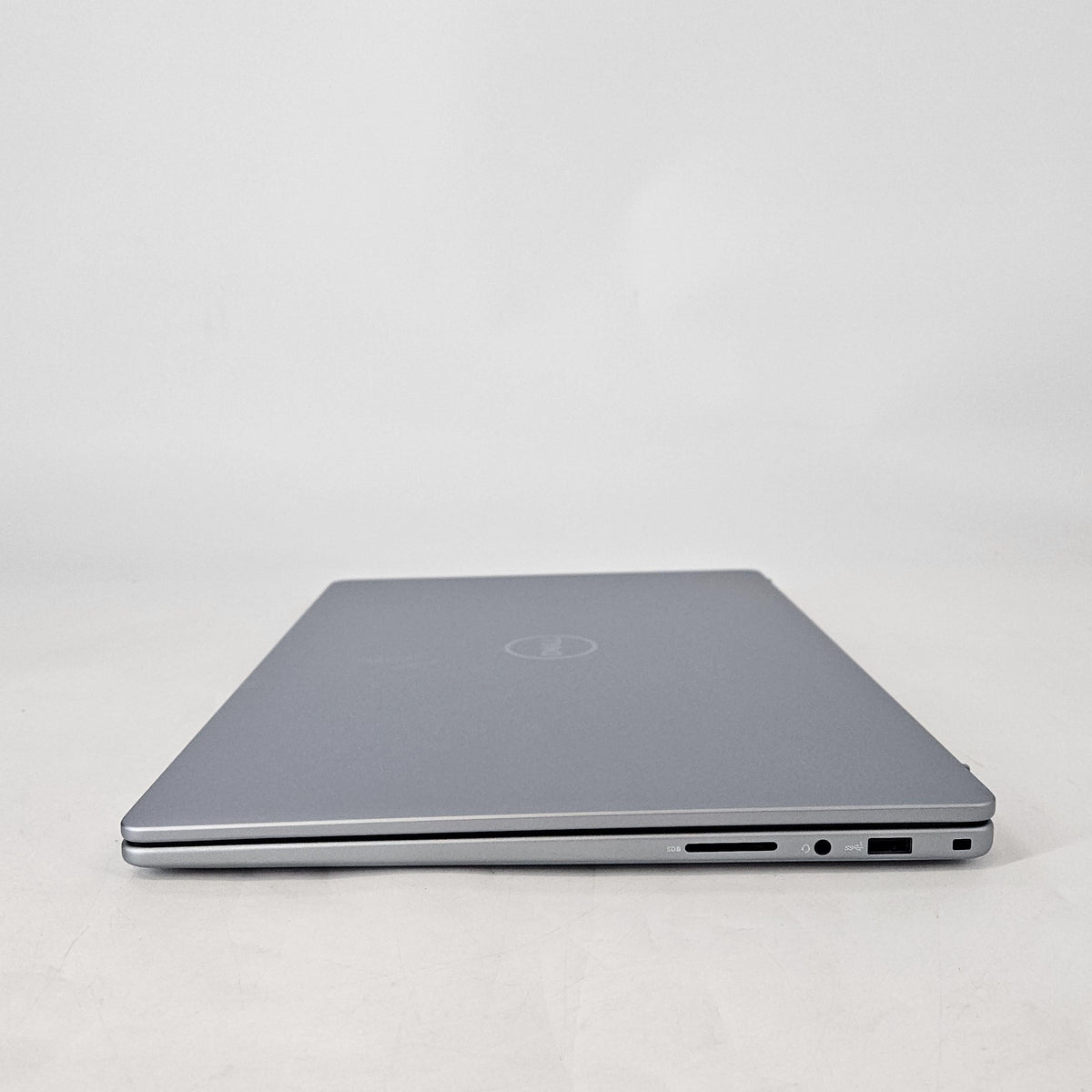 Inspiron 5640 16 Blue 1.8 GHz Intel Core 7 32GB RAM 1TB Solid State Drive