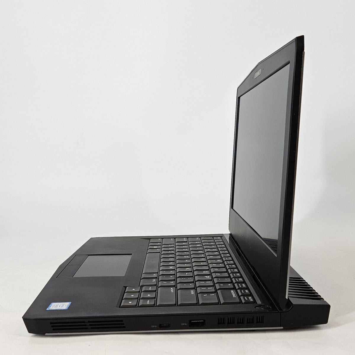 Dell Alienware 13 R3 Black 2.8 GHz Intel Core i7 7th Gen. 16GB RAM 1TB Solid State Drive 256GB Solid State Drive NVIDIA GeForce GTX 1060 6 GB