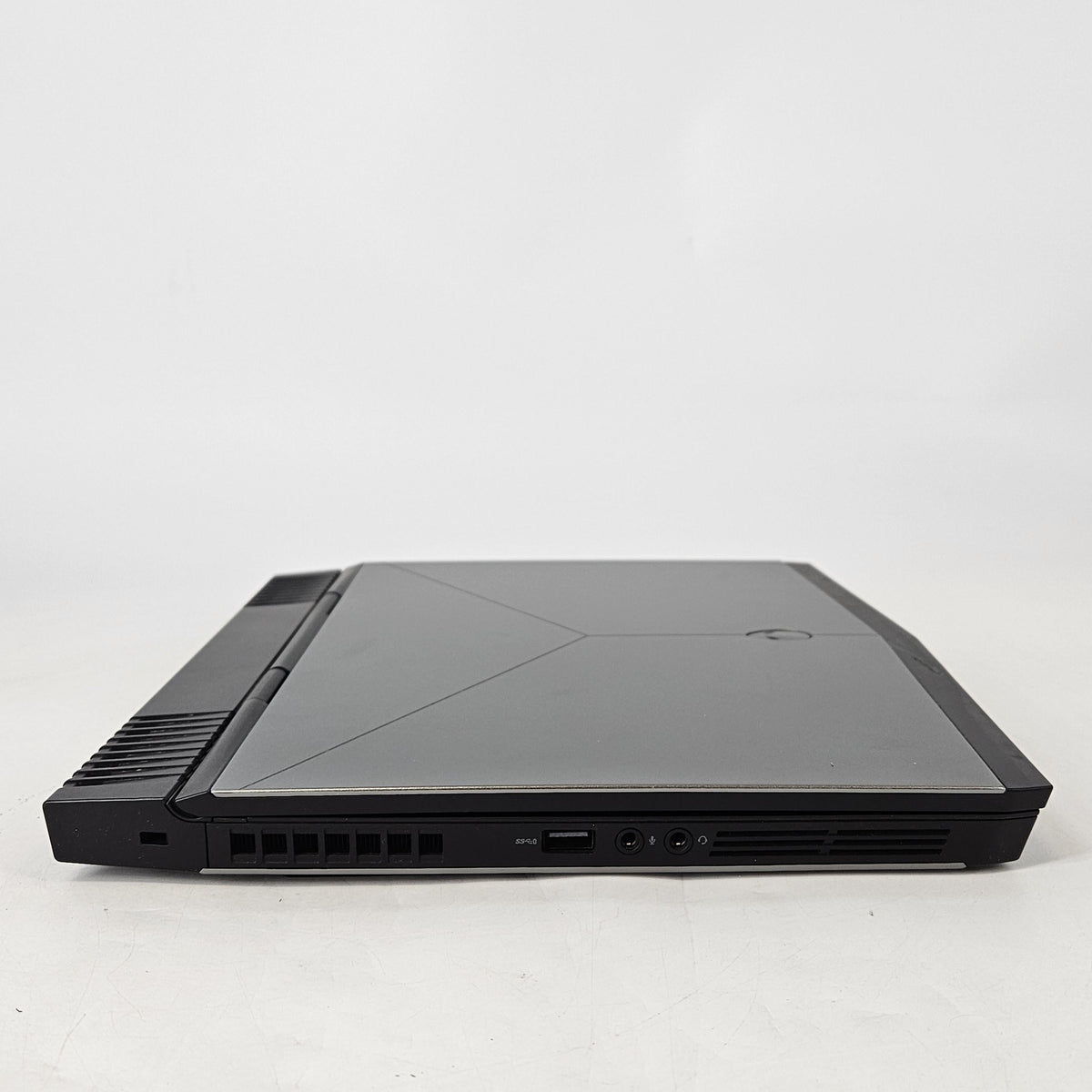 Dell Alienware 13 R3 Black 2.8 GHz Intel Core i7 7th Gen. 16GB RAM 1TB Solid State Drive 256GB Solid State Drive NVIDIA GeForce GTX 1060 6 GB