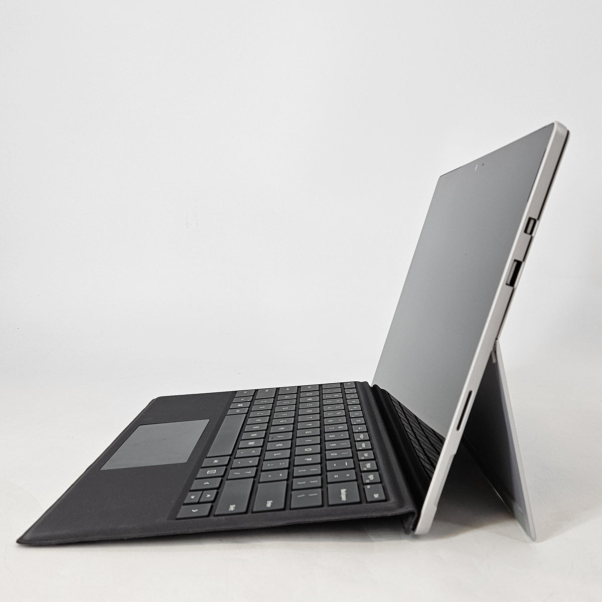 Surface Pro 5 12.3 Silver 2.6 GHz Intel Core i5 7th Gen. 8GB RAM 256GB Solid State Drive