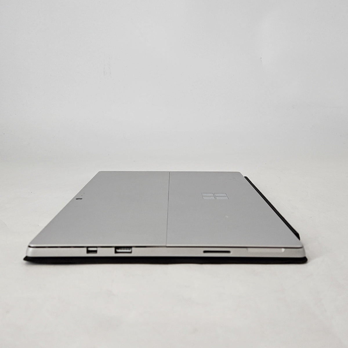 Surface Pro 5 12.3 Silver 2.6 GHz Intel Core i5 7th Gen. 8GB RAM 256GB Solid State Drive