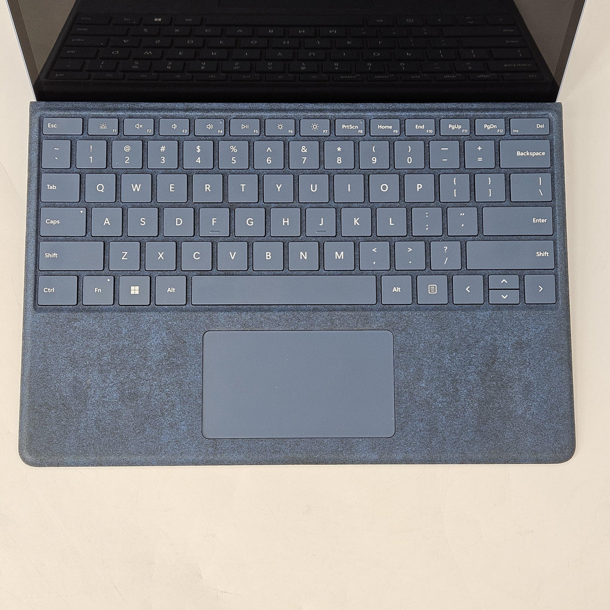 Surface Pro 9 13 Sapphire WiFi 2.6 GHz Intel Core i7 12th Gen. 16GB RAM 256GB Solid State Drive
