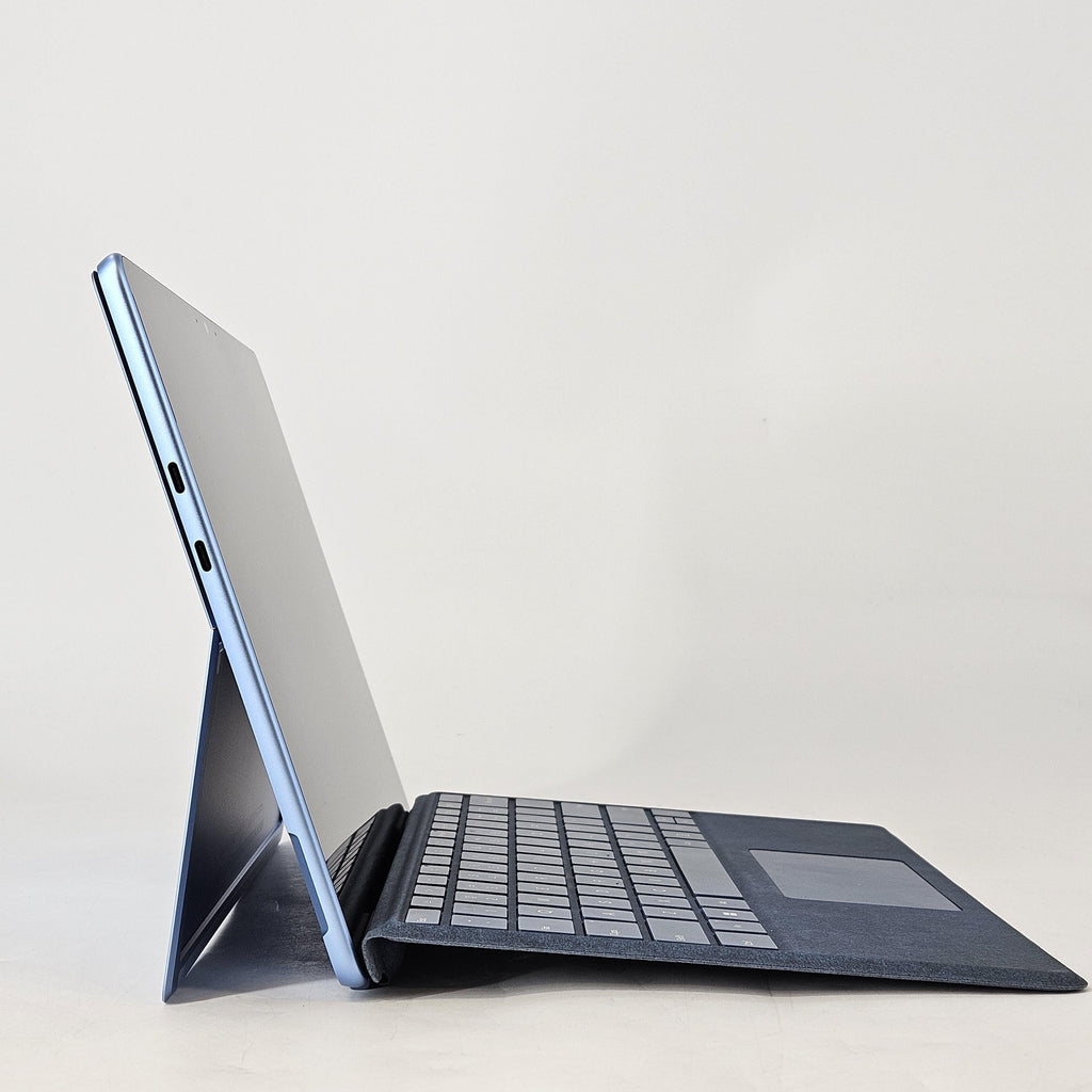 Surface Pro 9 13 Sapphire WiFi 2.6 GHz Intel Core i7 12th Gen. 16GB RAM 256GB Solid State Drive