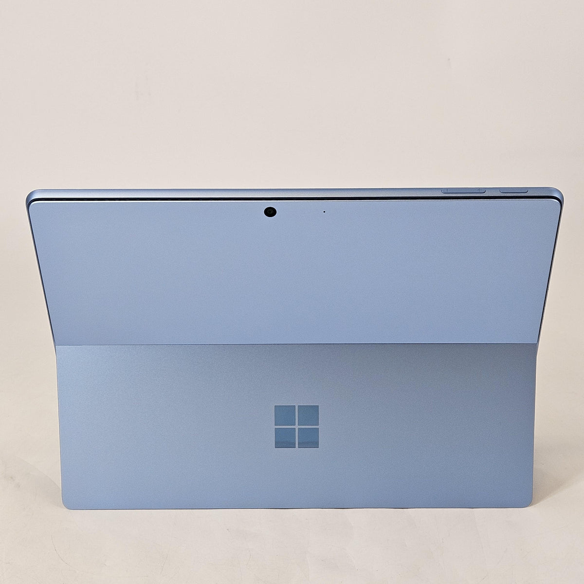 Surface Pro 9 13 Sapphire WiFi 2.6 GHz Intel Core i7 12th Gen. 16GB RAM 256GB Solid State Drive