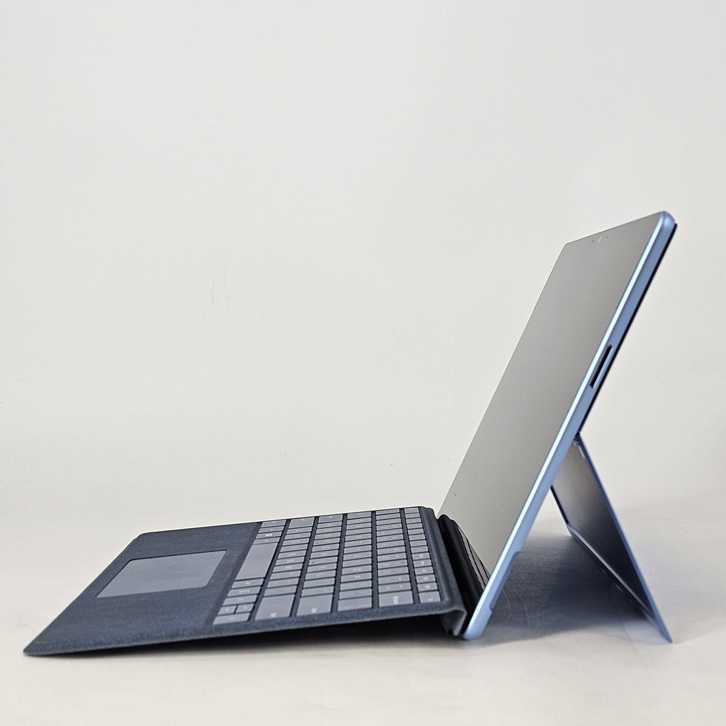 Surface Pro 9 13 Sapphire WiFi 2.6 GHz Intel Core i7 12th Gen. 16GB RAM 256GB Solid State Drive
