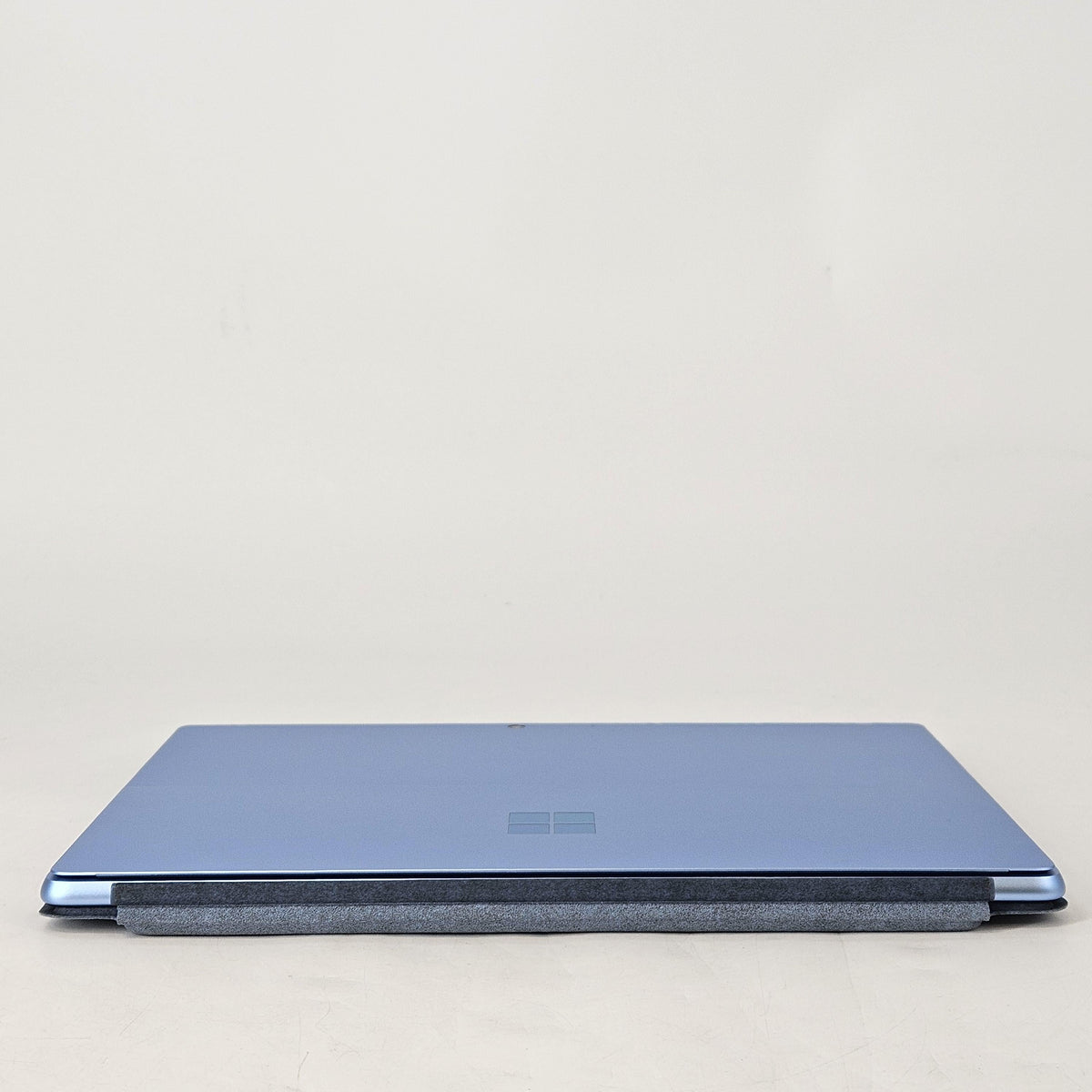 Surface Pro 9 13 Sapphire WiFi 2.6 GHz Intel Core i7 12th Gen. 16GB RAM 256GB Solid State Drive