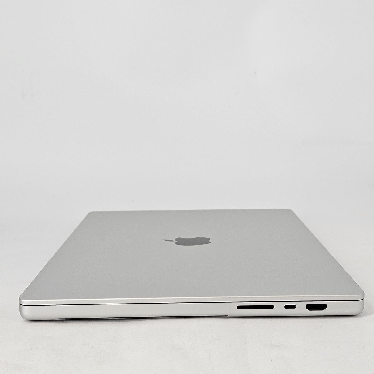 MacBook Pro 16 2024 Silver M4 Max 16-Core CPU 64GB Unified Memory 2TB Solid State Drive 40-Core GPU