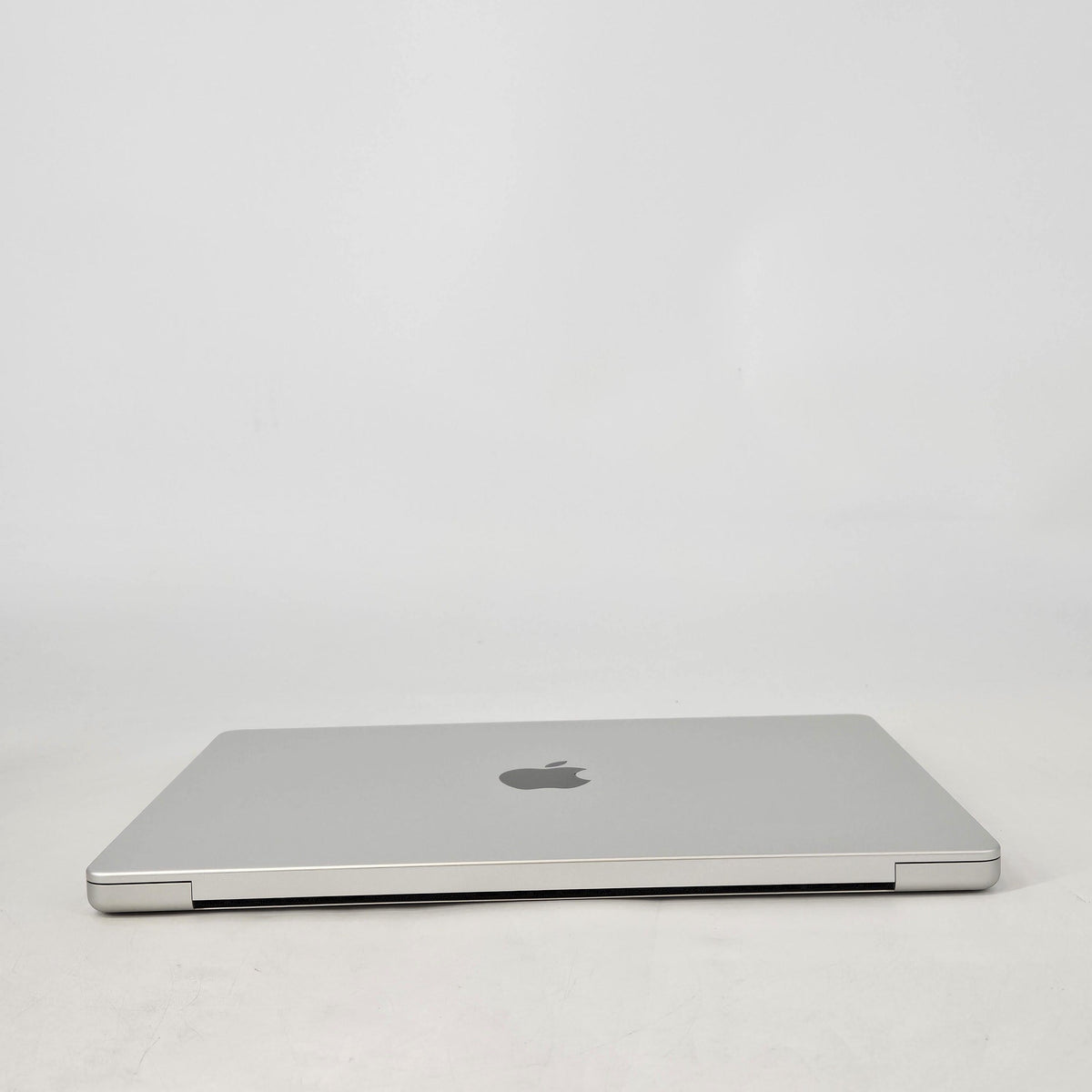 MacBook Pro 14 2025 Silver M5 10-Core CPU 32GB Unified Memory 4TB Solid State Drive 10-Core GPU