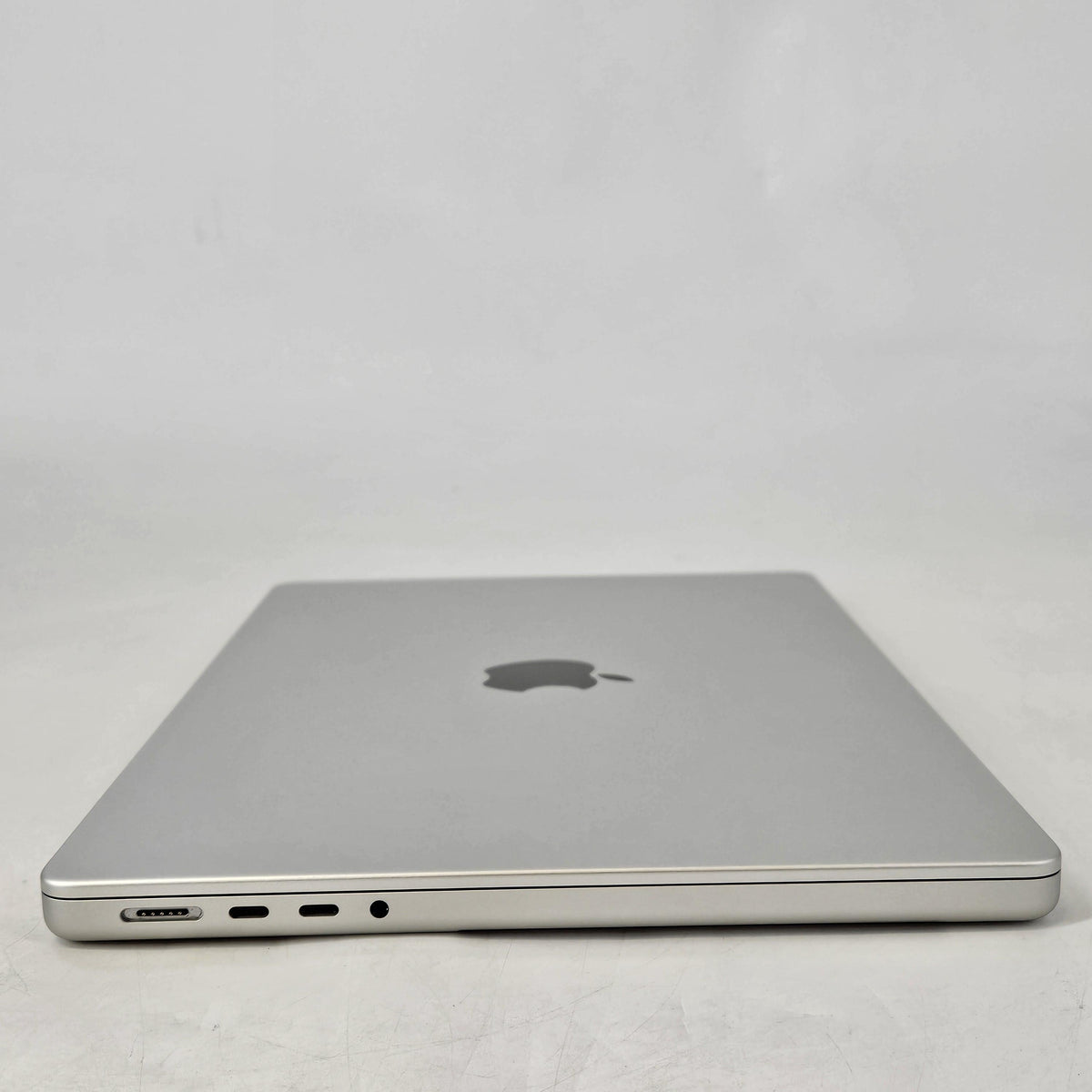 MacBook Pro 14 2025 Silver M5 10-Core CPU 32GB Unified Memory 4TB Solid State Drive 10-Core GPU