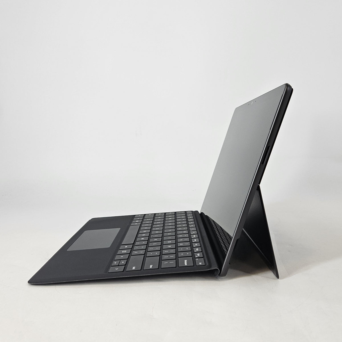 Surface Pro 9 13 Graphite WiFi 2.6 GHz Intel Core i7 12th Gen. 16GB RAM 256GB Solid State Drive