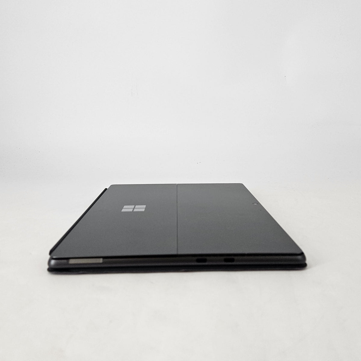Surface Pro 9 13 Graphite WiFi 2.6 GHz Intel Core i7 12th Gen. 16GB RAM 256GB Solid State Drive