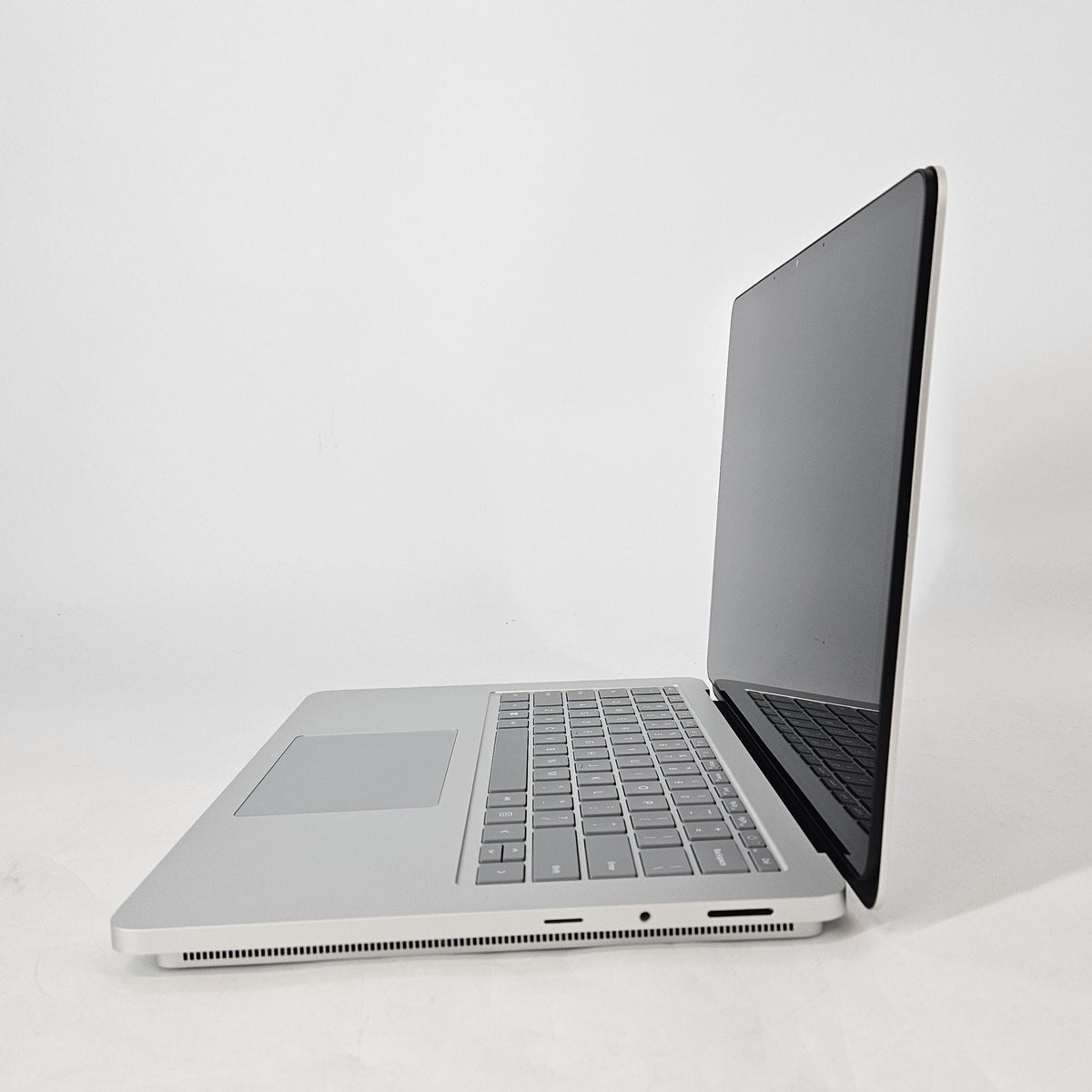 Surface Laptop Studio 2 14.4 Silver 2.9 GHz Intel Core i7 13th Gen. 64GB RAM 1TB Solid State Drive NVIDIA GeForce RTX 4060 8 GB