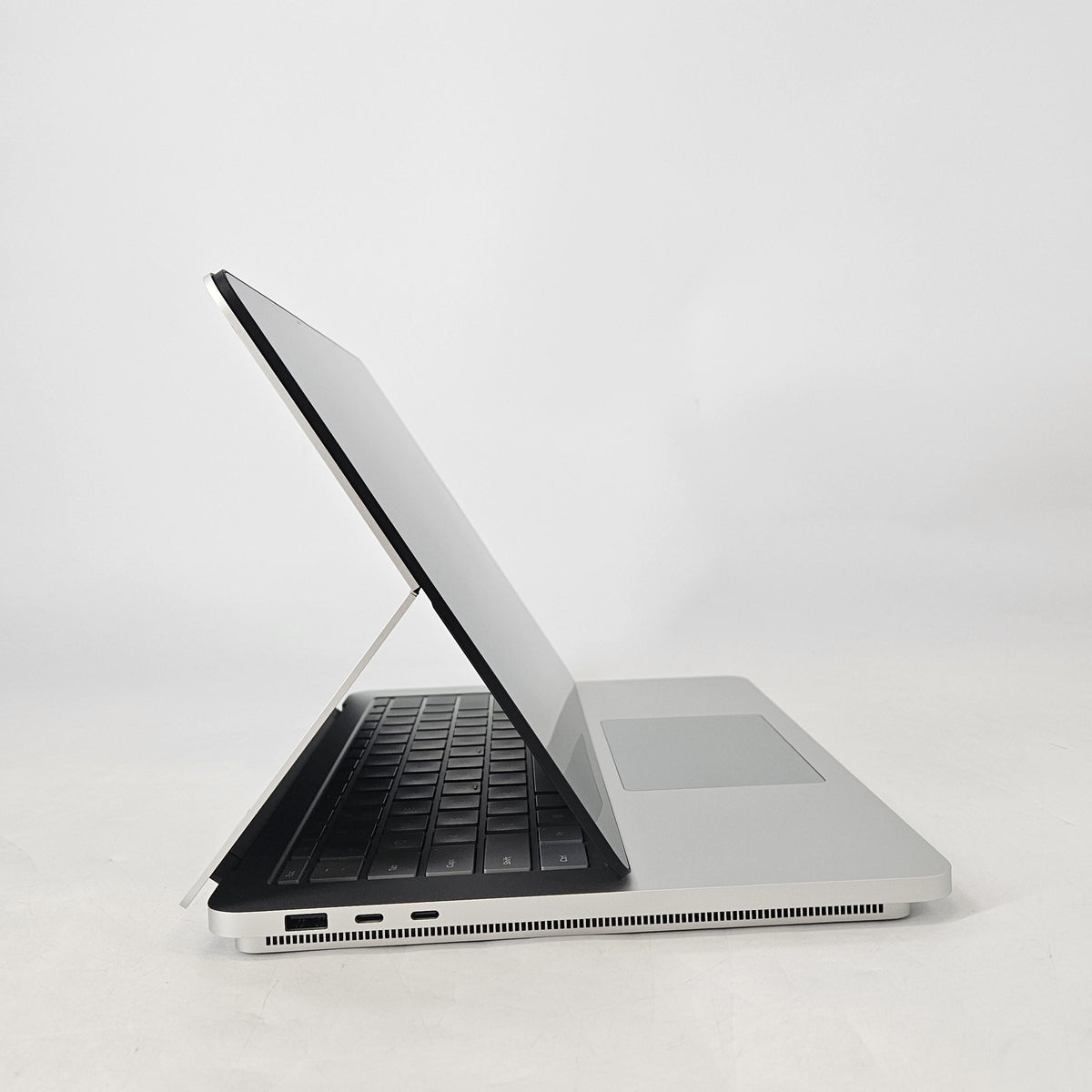Surface Laptop Studio 2 14.4 Silver 2.9 GHz Intel Core i7 13th Gen. 64GB RAM 1TB Solid State Drive NVIDIA GeForce RTX 4060 8 GB