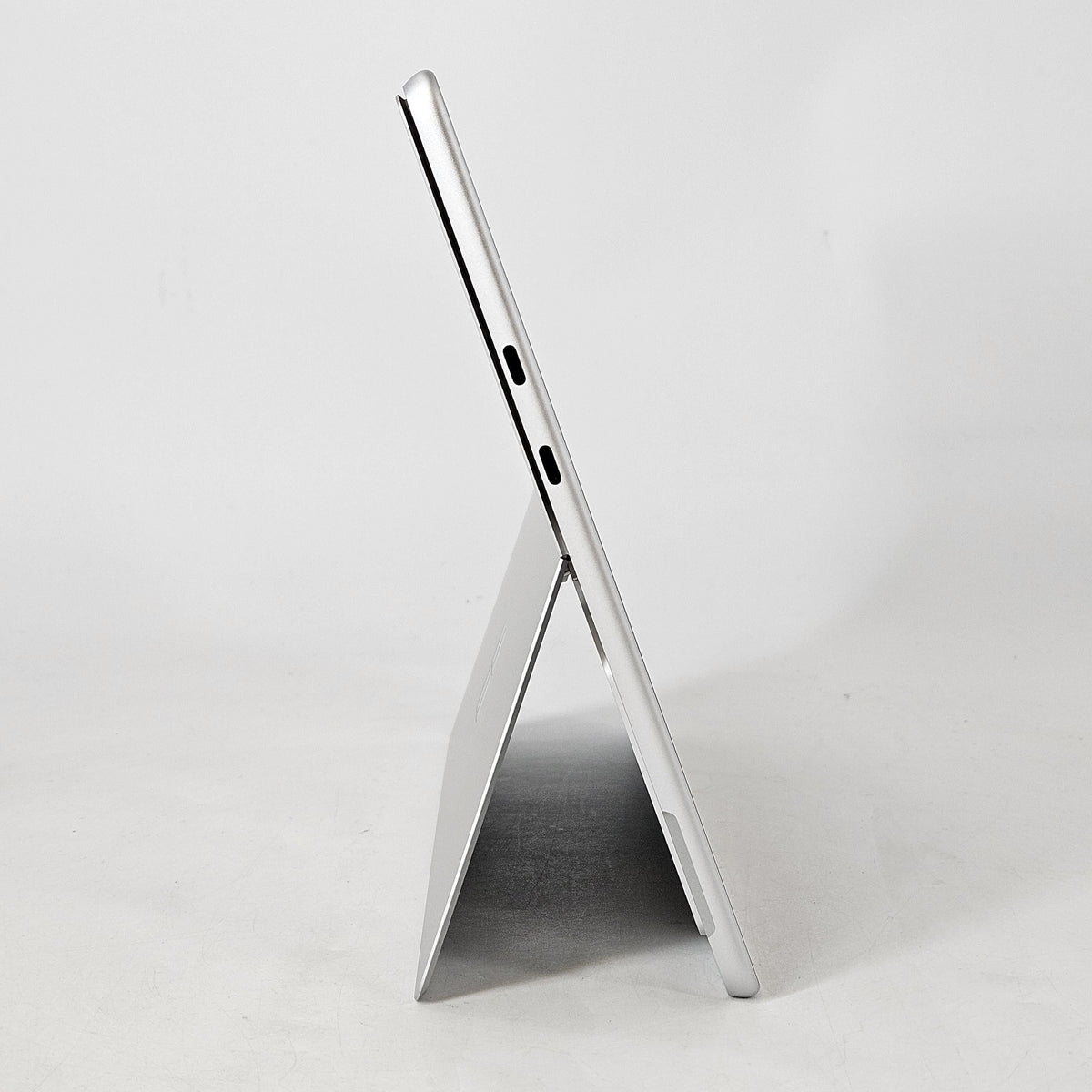 Surface Pro 11 13 Silver WiFi 2.2 GHz Intel Core Ultra 7 Series 2 16GB RAM 512GB Solid State Drive