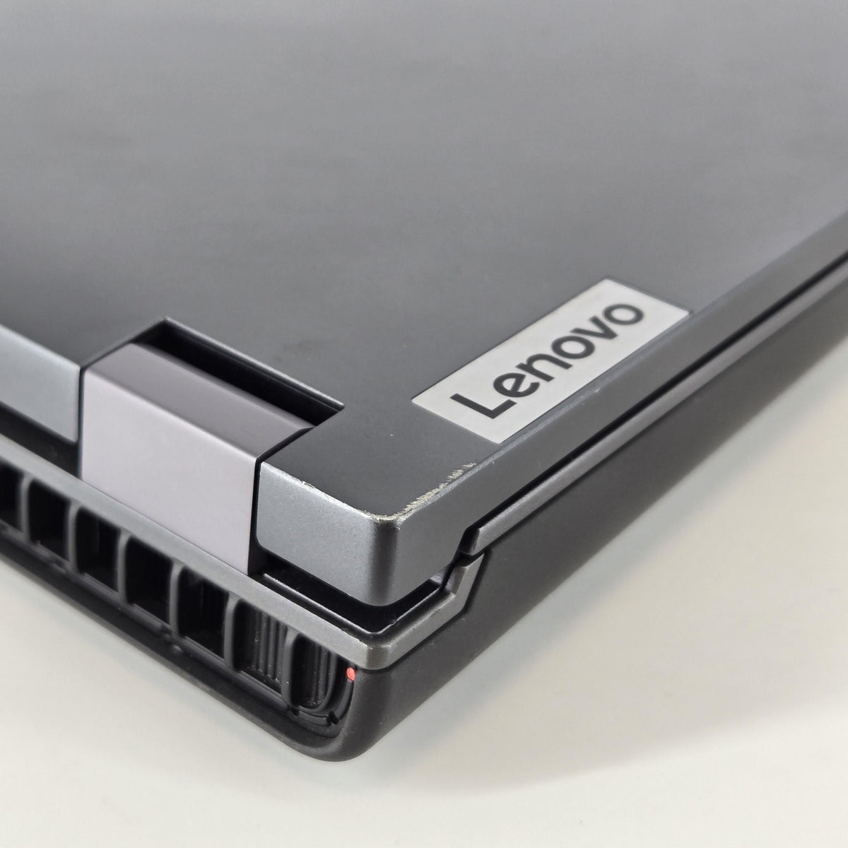 Lenovo ThinkPad P16 Gen 2 Gray 2.1 GHz Intel Core i7 14th Gen. 32GB RAM 1TB Solid State Drive NVIDIA RTX 1000 Ada 6 GB