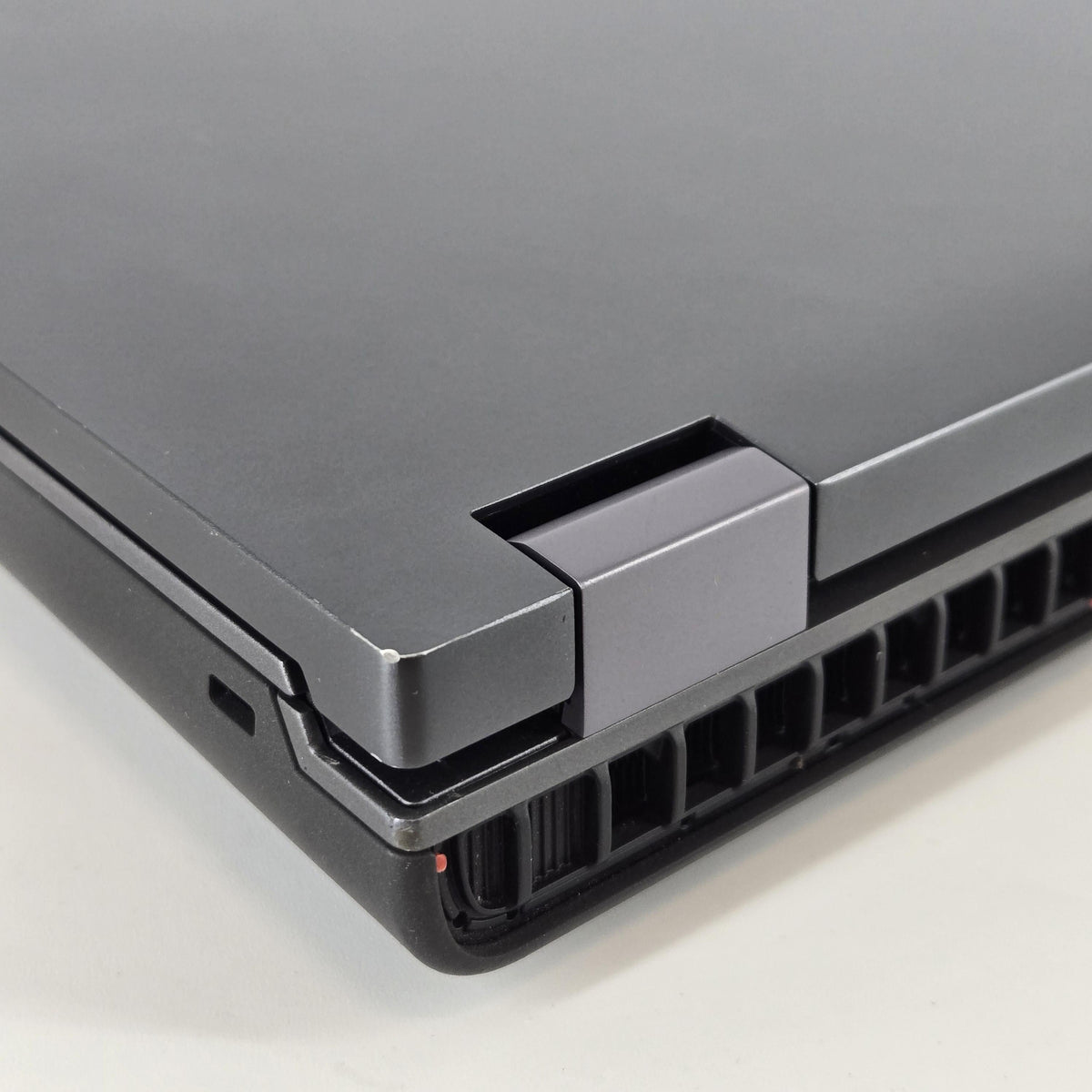 Lenovo ThinkPad P16 Gen 2 Gray 2.1 GHz Intel Core i7 14th Gen. 32GB RAM 1TB Solid State Drive NVIDIA RTX 1000 Ada 6 GB